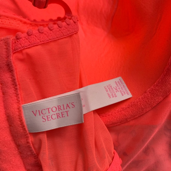 Victoria’s Secret Very Sexy Balconet w/ Cutouts - Picture 4 of 4